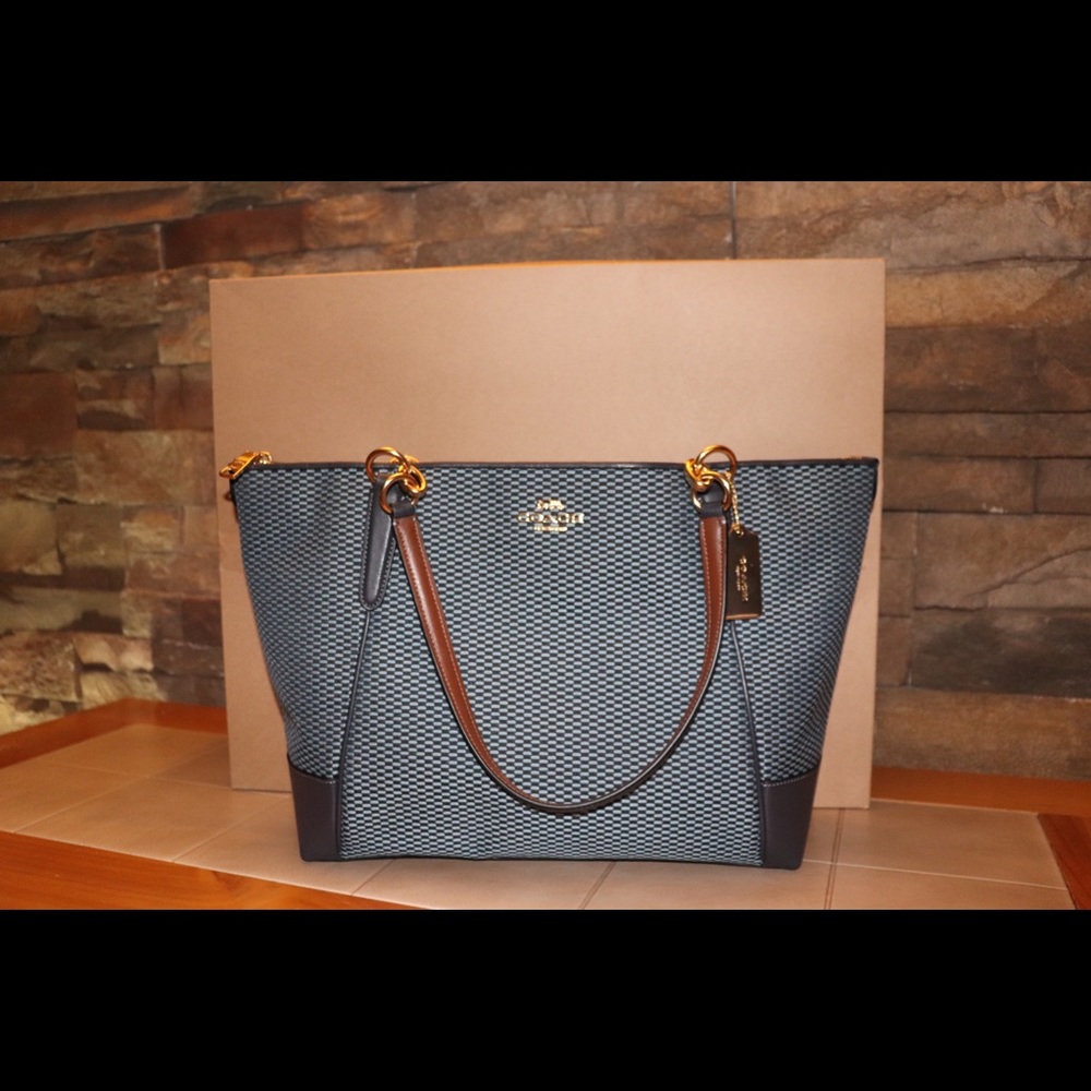Coach purse - Picture 3 of 8